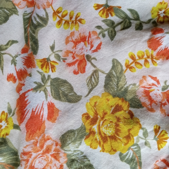 OLD NAVY Tall Lightweight Floral Shorts - Picture 3 of 8